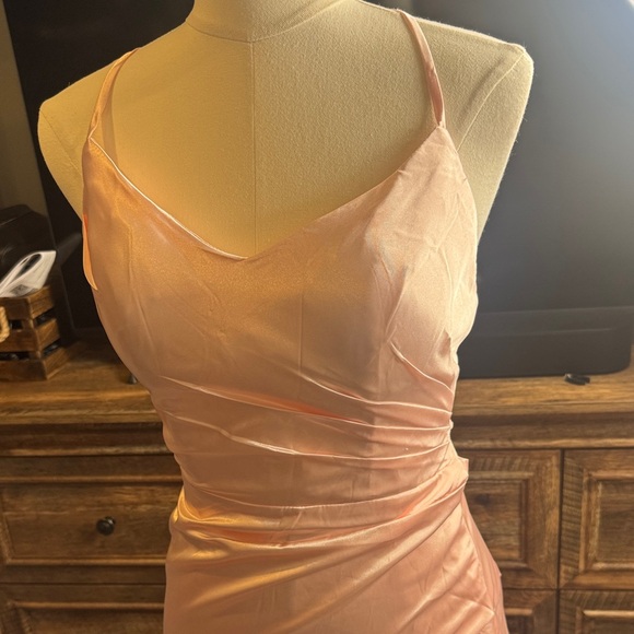 Elegant Pink Satin Dress - Picture 4 of 8